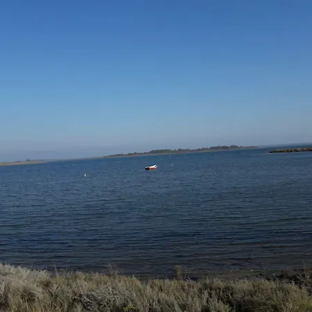 5 Person In Оттеруп